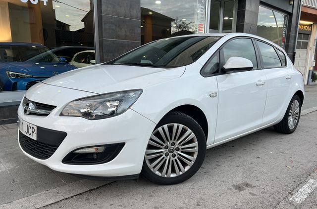 Opel Astra 1.6 d'ocasió a Motorcenter Olot